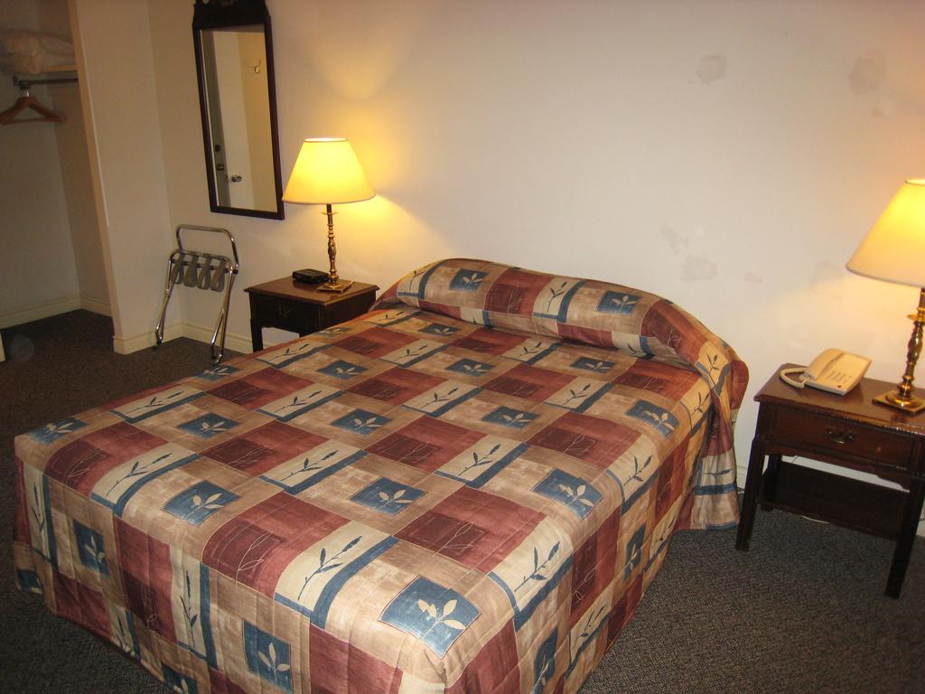 Downtowner Motor Inn Creston Room photo