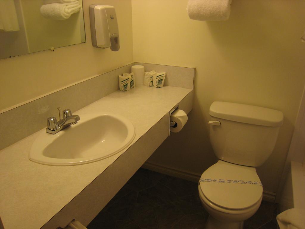 Downtowner Motor Inn Creston Room photo
