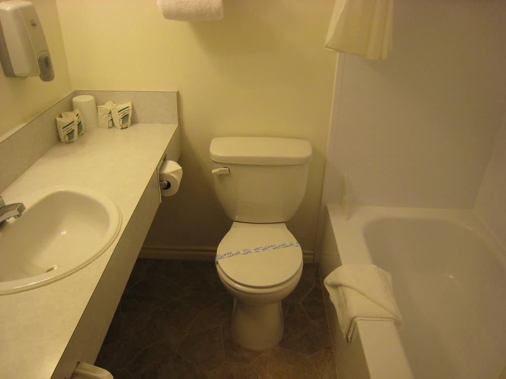 Downtowner Motor Inn Creston Room photo