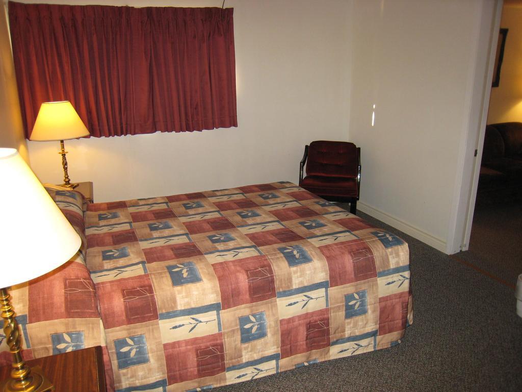 Downtowner Motor Inn Creston Room photo