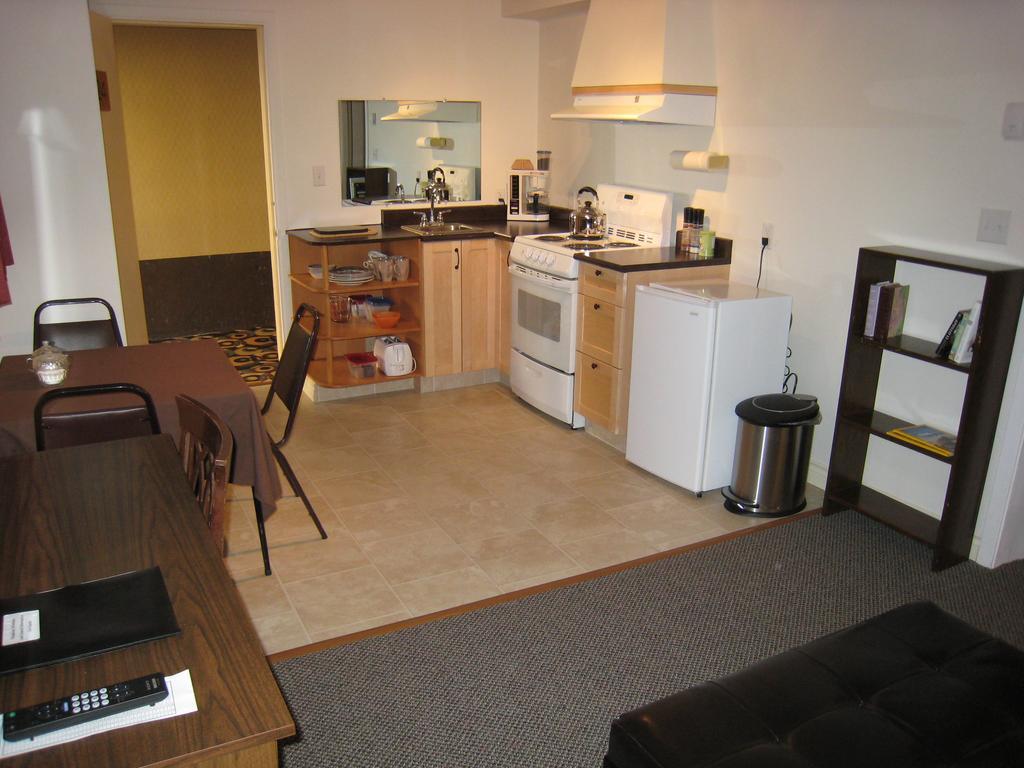 Downtowner Motor Inn Creston Room photo