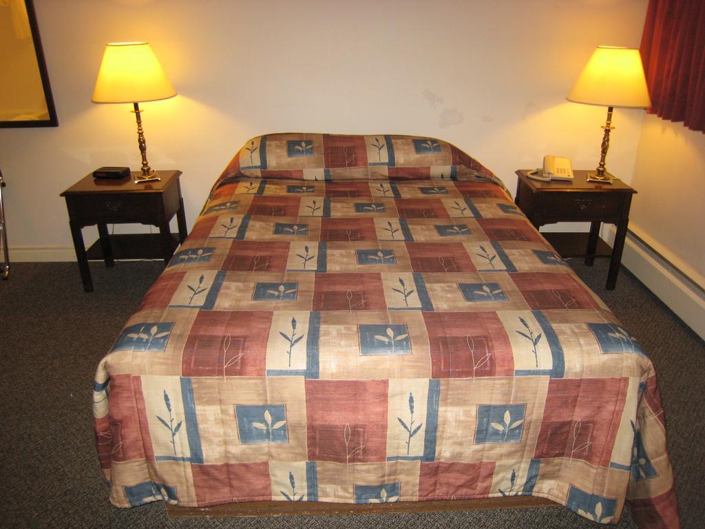 Downtowner Motor Inn Creston Room photo
