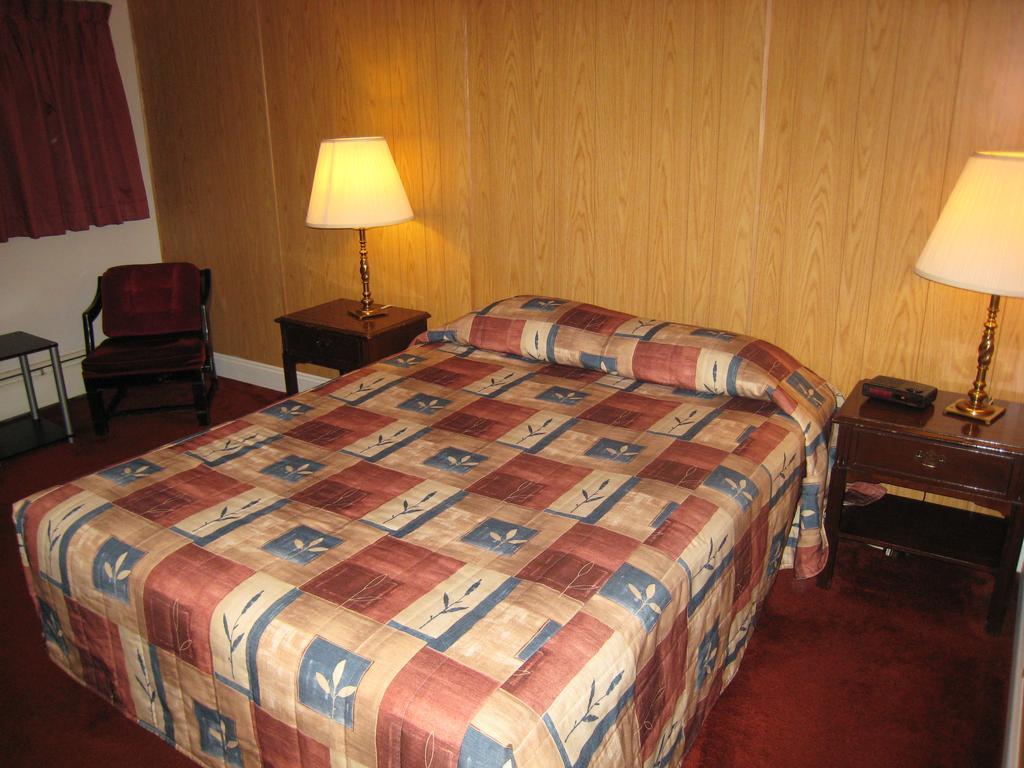 Downtowner Motor Inn Creston Room photo