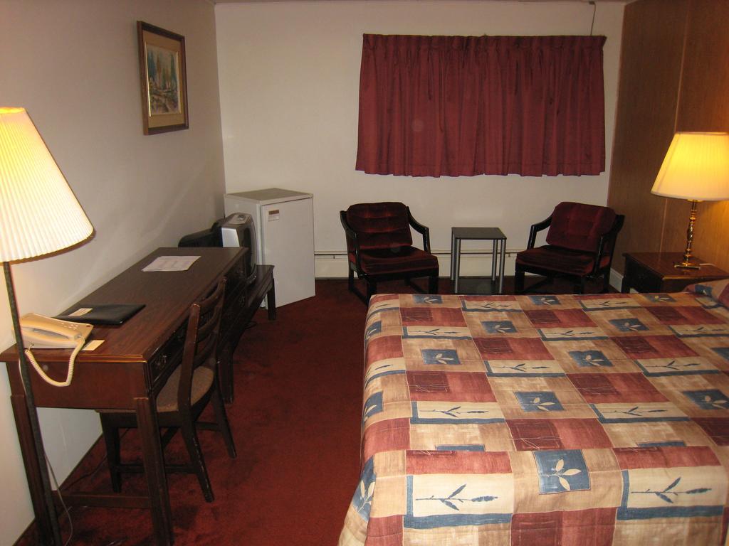 Downtowner Motor Inn Creston Room photo