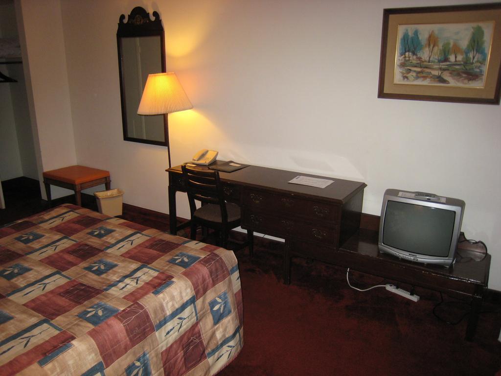 Downtowner Motor Inn Creston Room photo
