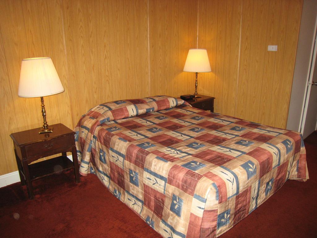 Downtowner Motor Inn Creston Room photo