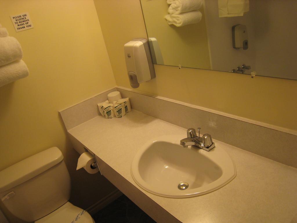 Downtowner Motor Inn Creston Room photo