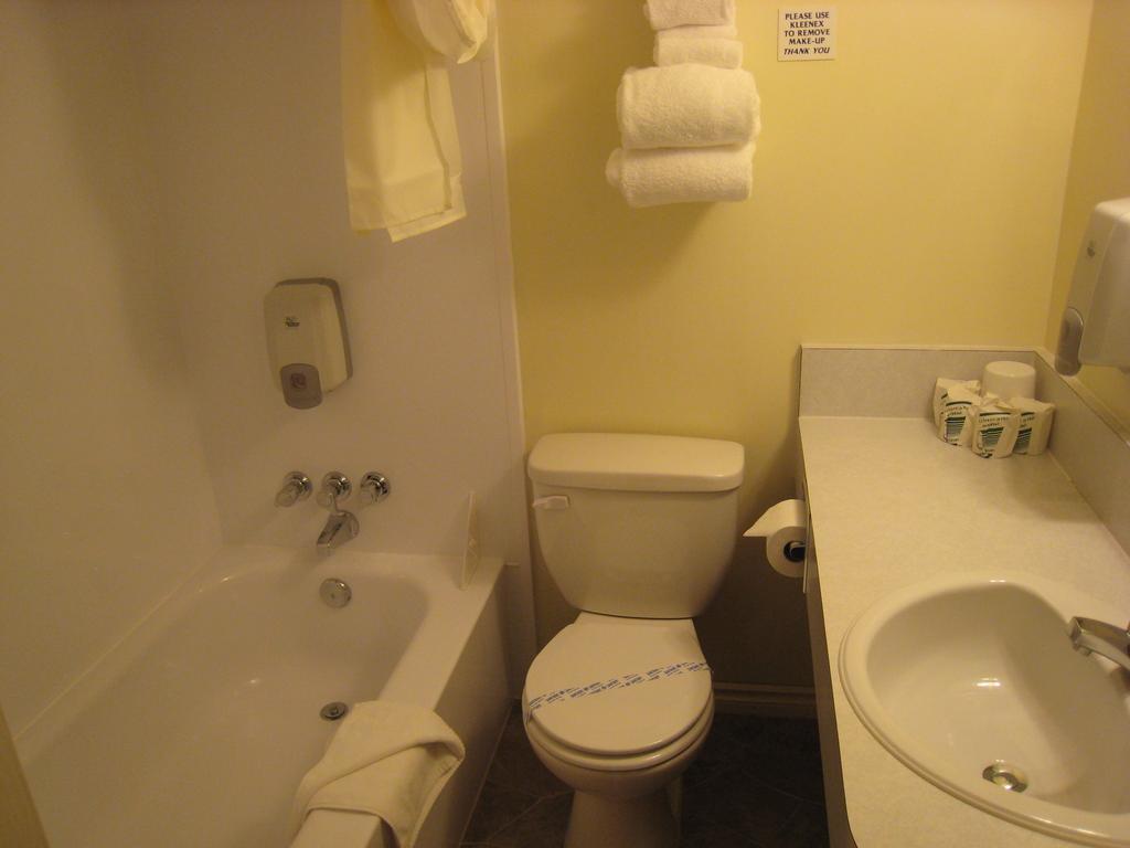 Downtowner Motor Inn Creston Room photo