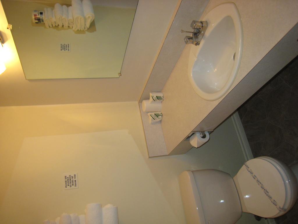 Downtowner Motor Inn Creston Room photo