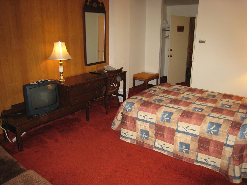 Downtowner Motor Inn Creston Room photo