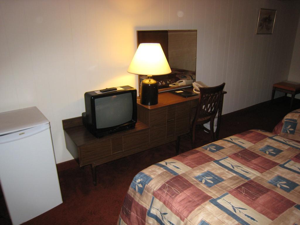 Downtowner Motor Inn Creston Room photo