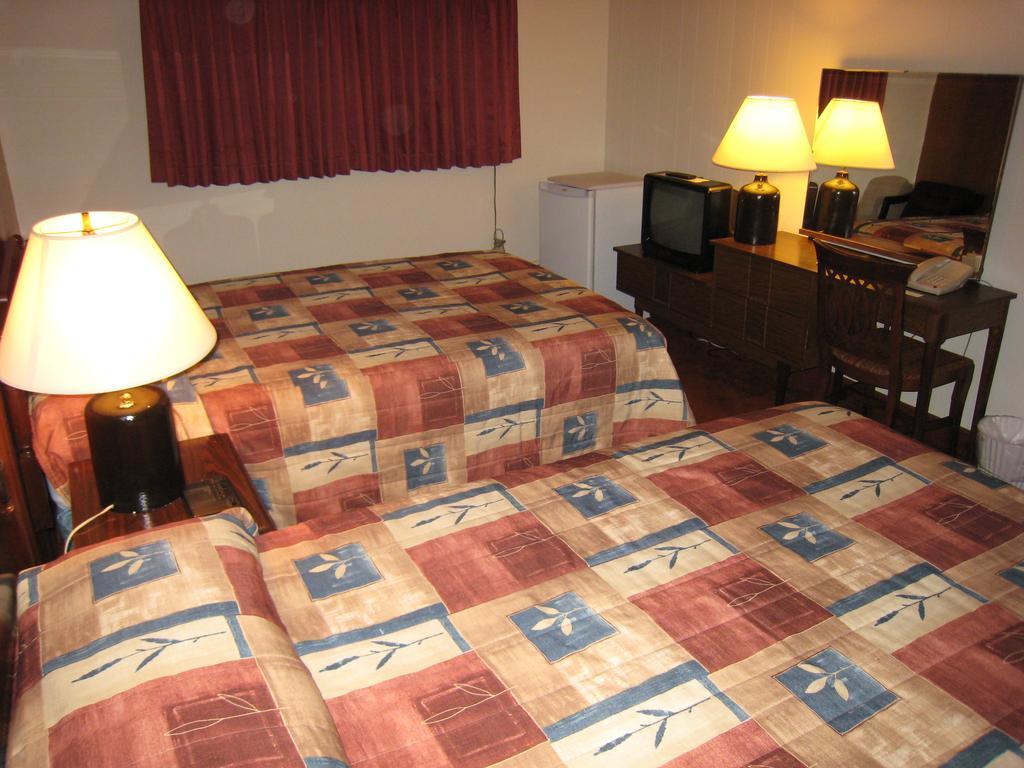 Downtowner Motor Inn Creston Room photo