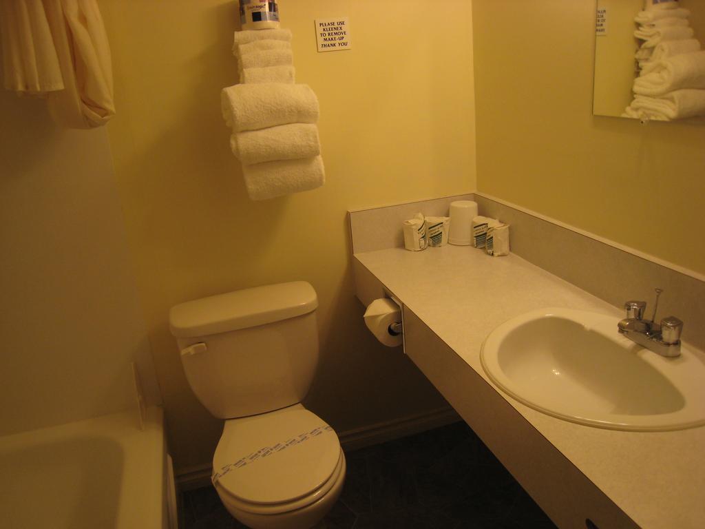 Downtowner Motor Inn Creston Room photo